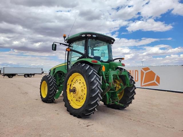 Image of John Deere 8235R equipment image 2