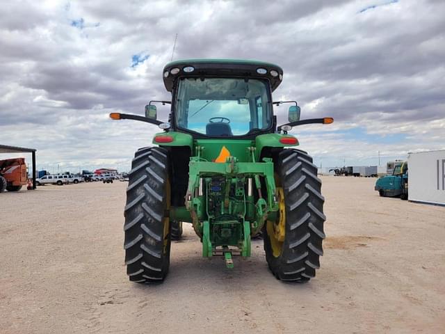 Image of John Deere 8235R equipment image 3