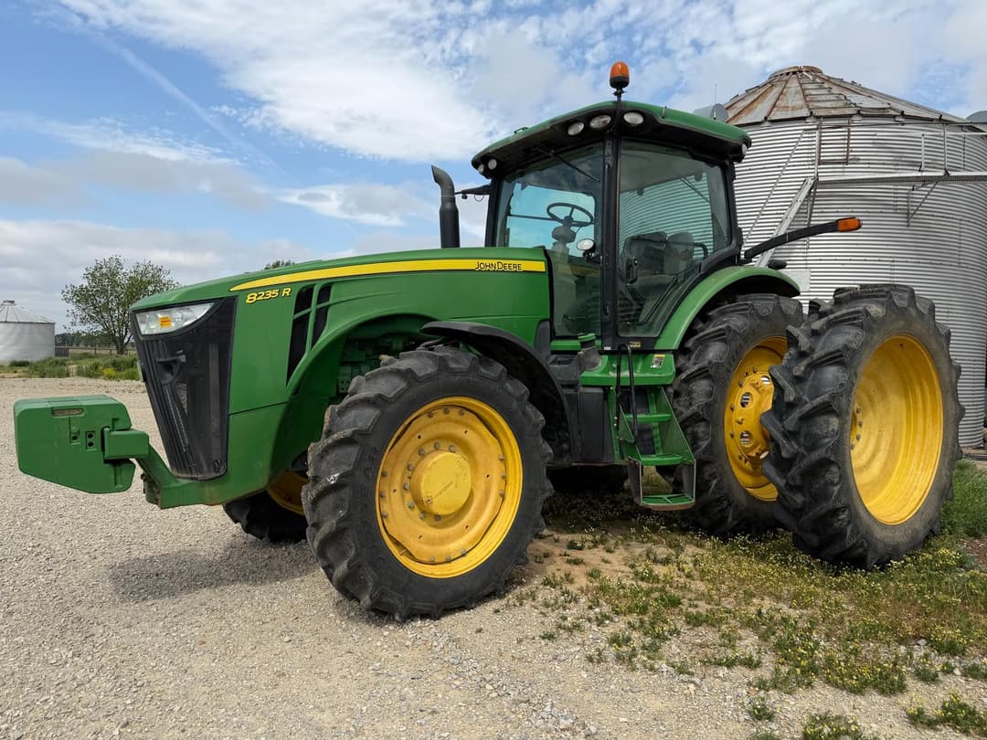 Image of John Deere 8235R Primary image