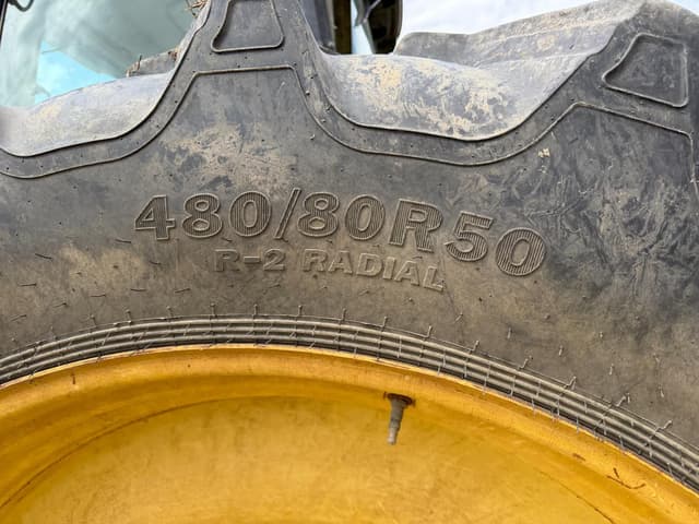 Image of John Deere 8235R equipment image 4