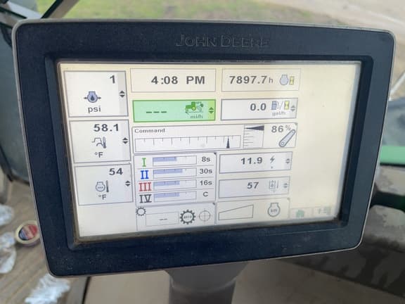 Image of John Deere 8260R equipment image 4