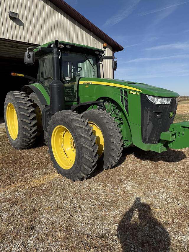 Image of John Deere 8260R equipment image 2