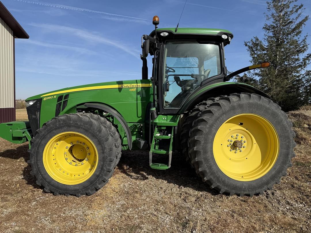 Image of John Deere 8260R Primary image