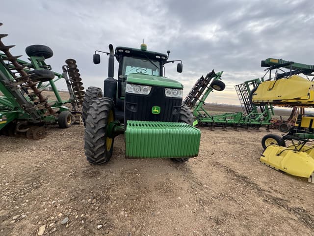 Image of John Deere 8260R equipment image 3