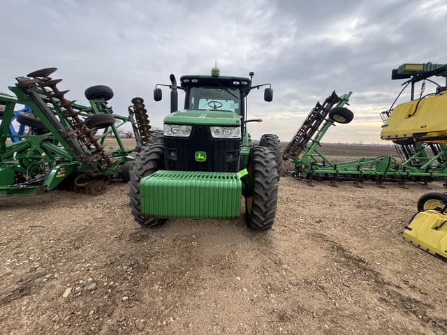 Image of John Deere 8260R equipment image 2