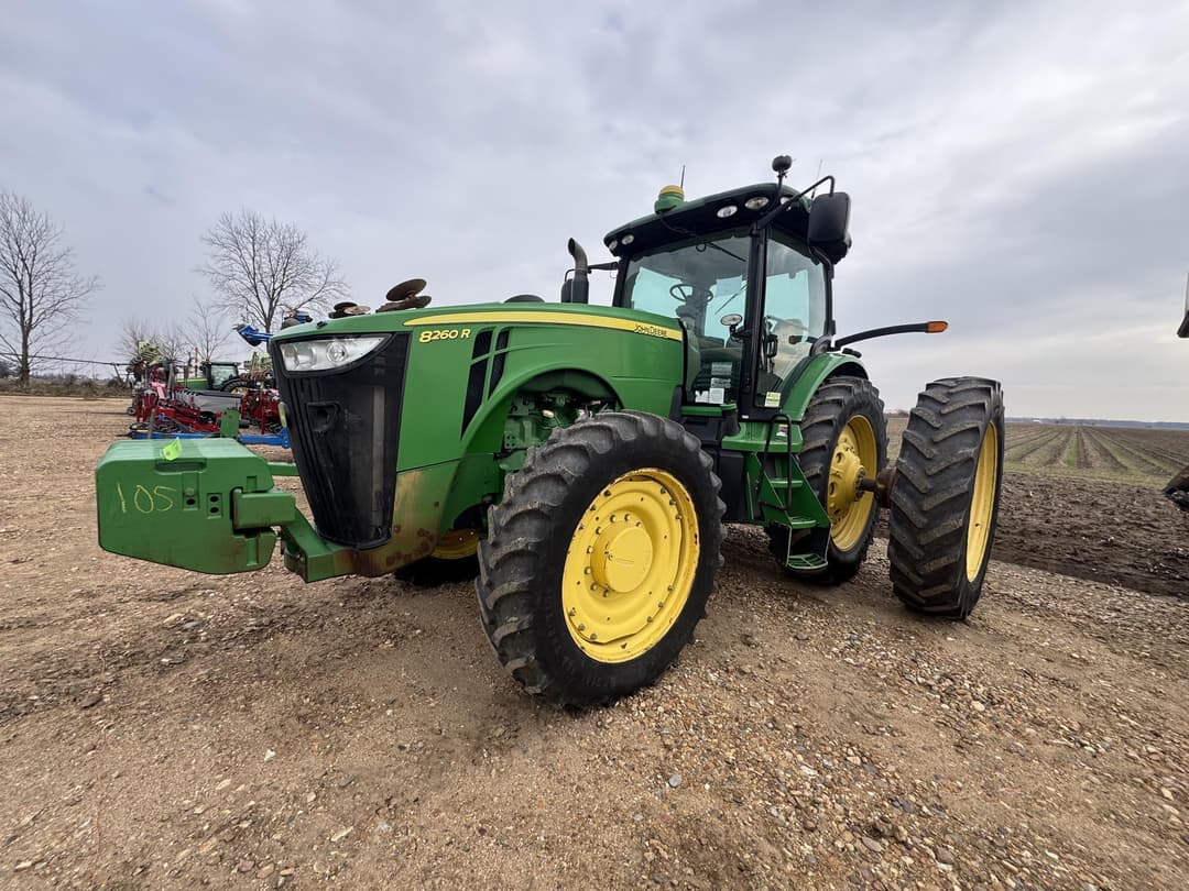 Image of John Deere 8260R Primary image