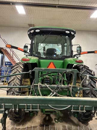 Image of John Deere 8260R equipment image 4