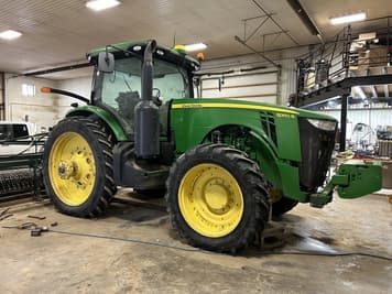 Main image John Deere 8260R