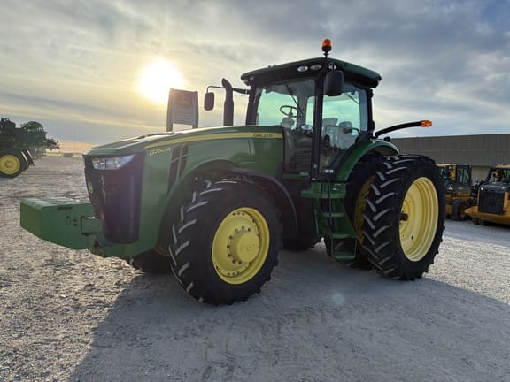 2012 John Deere 8260R Equipment Image0
