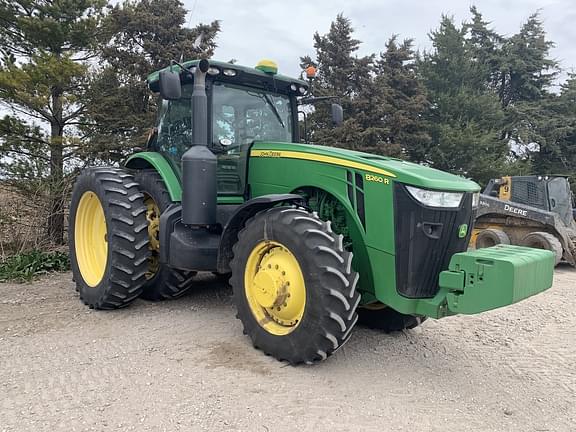 Image of John Deere 8260R Primary image
