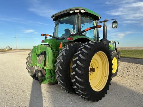 Image of John Deere 8260R equipment image 3