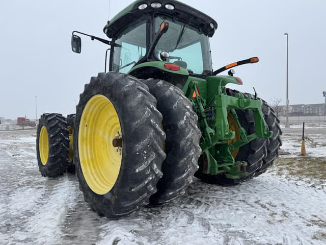 Image of John Deere 8260R equipment image 3