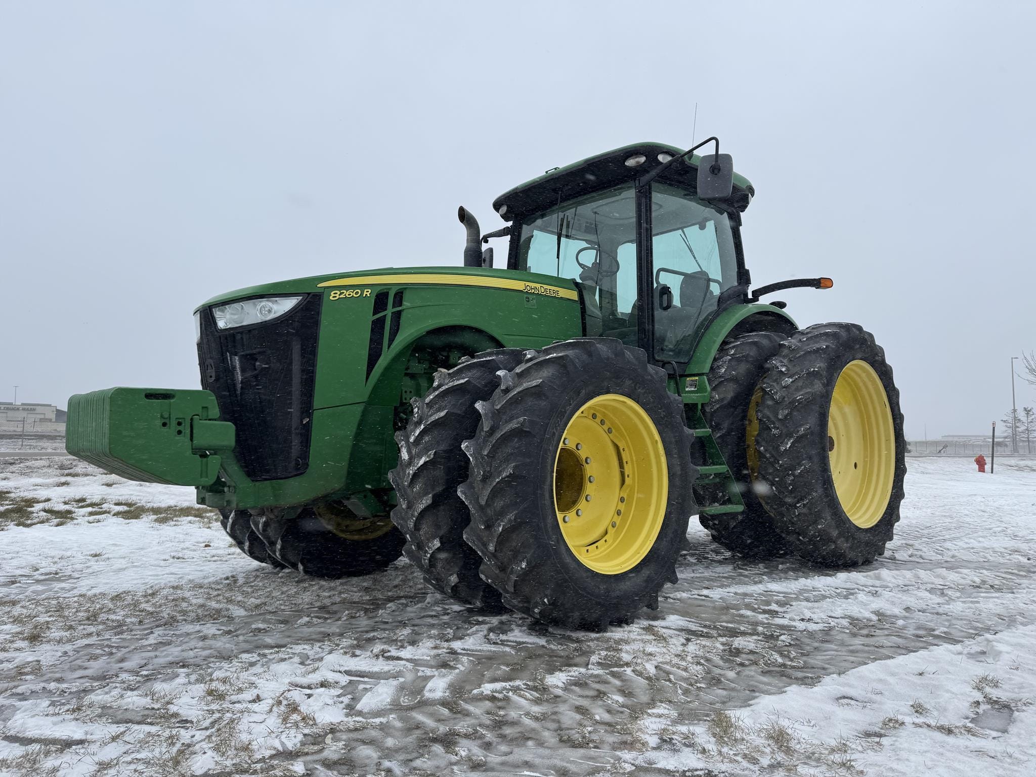 2012 John Deere 8260R Equipment Image0