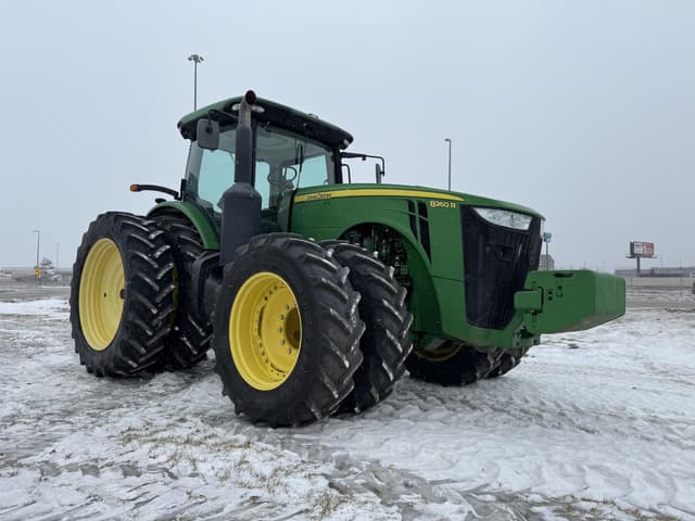 Image of John Deere 8260R equipment image 4