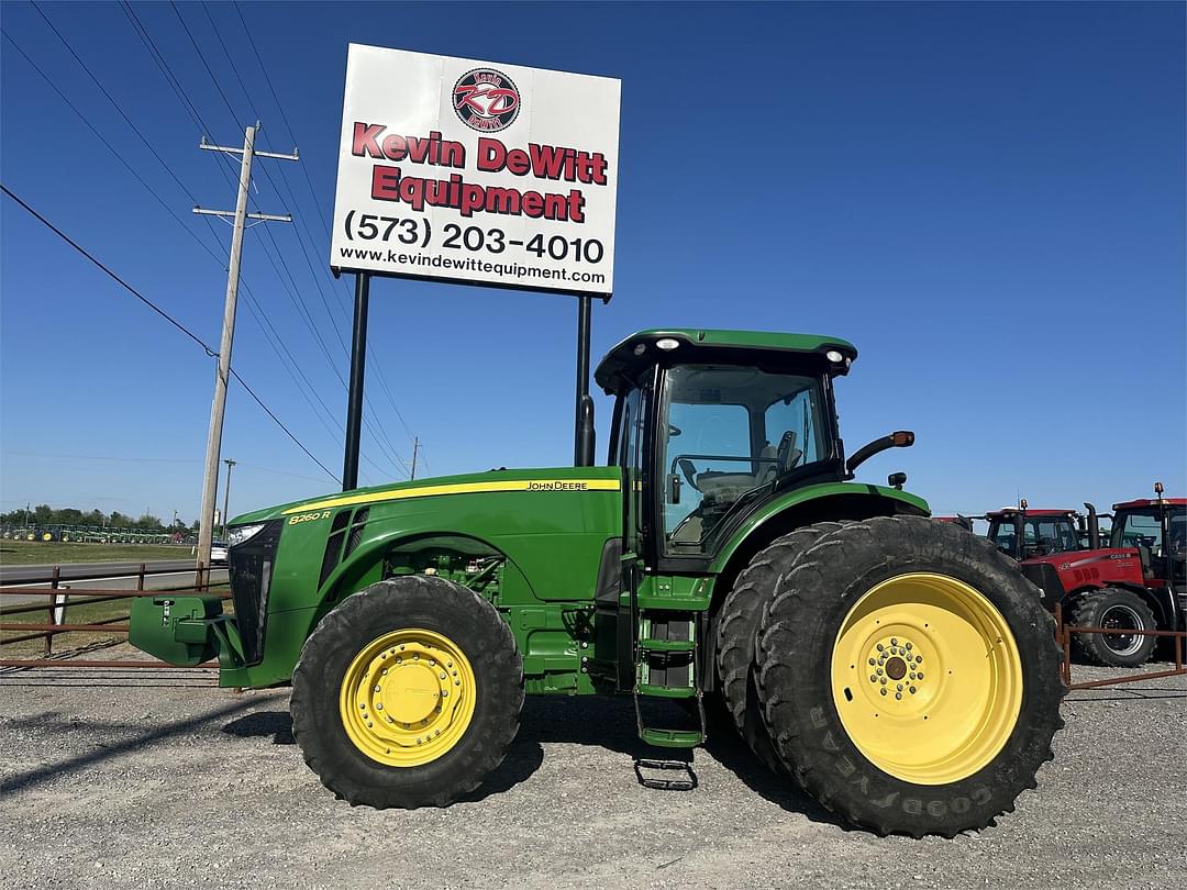 Image of John Deere 8260R Primary image