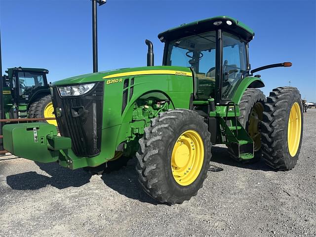 Image of John Deere 8260R equipment image 2