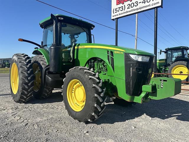 Image of John Deere 8260R equipment image 3