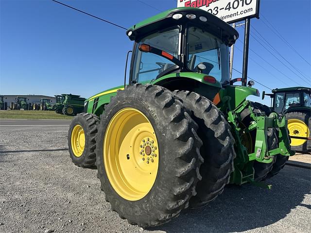 Image of John Deere 8260R equipment image 4