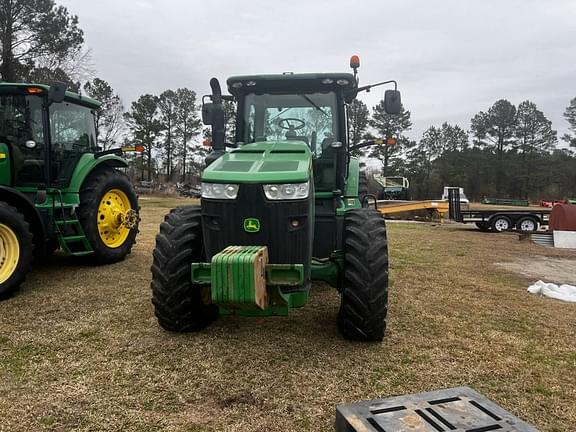 Image of John Deere 8260R equipment image 2