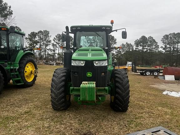 Image of John Deere 8260R equipment image 3