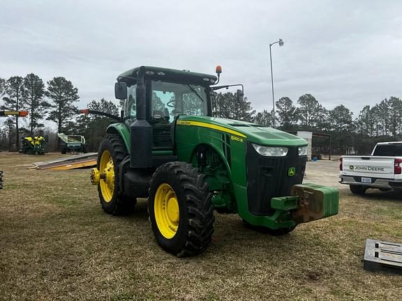 Image of John Deere 8260R equipment image 4