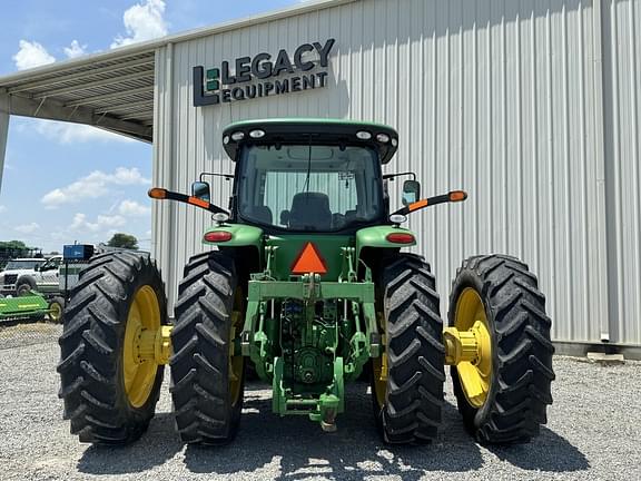 Image of John Deere 8260R equipment image 3