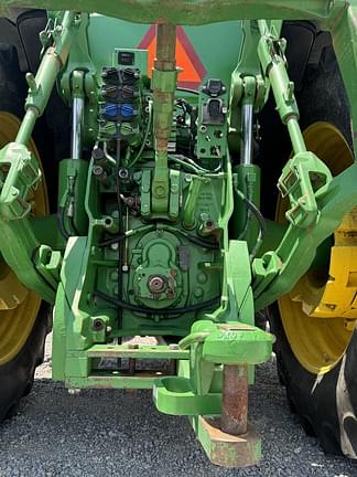 Image of John Deere 8260R equipment image 4