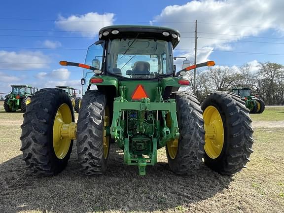 Image of John Deere 8260R equipment image 2