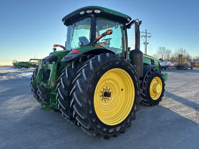 Image of John Deere 8260R equipment image 4