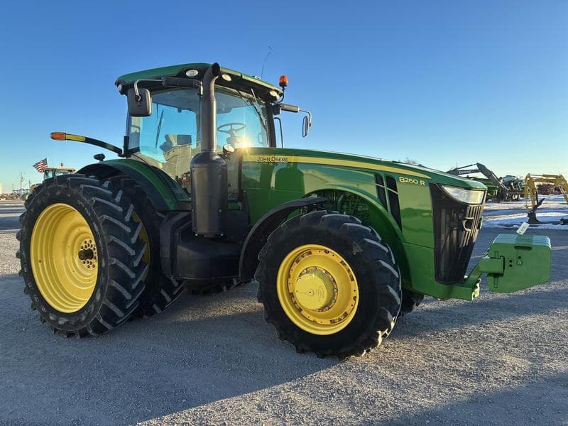Image of John Deere 8260R Primary image