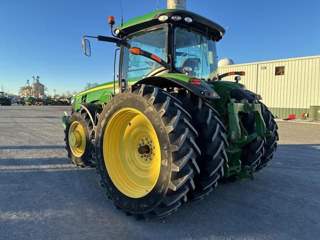 Image of John Deere 8260R equipment image 3