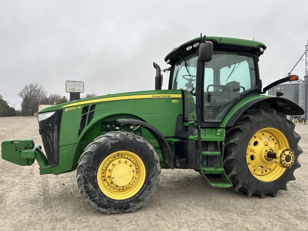 2012 John Deere 8260R Equipment Image0