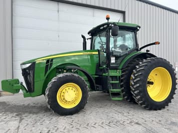 Main image John Deere 8260R