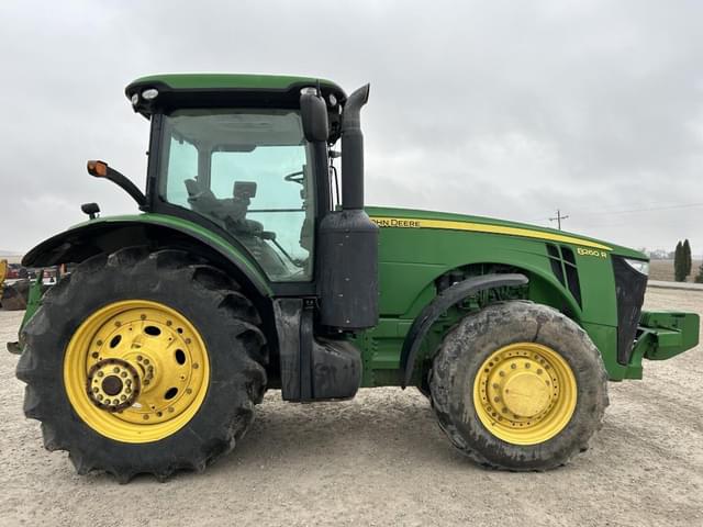 Image of John Deere 8260R equipment image 3