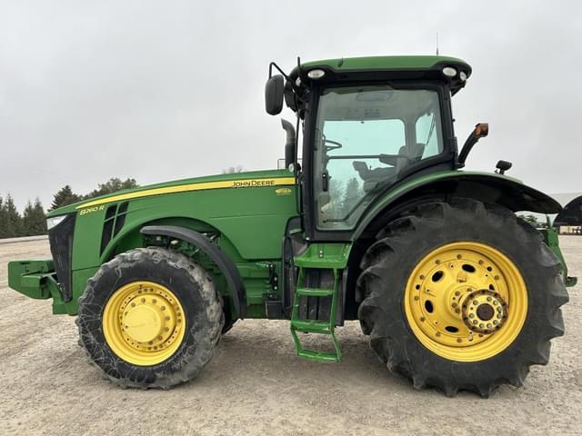 Image of John Deere 8260R equipment image 2