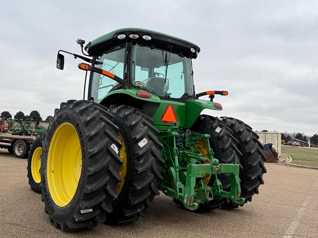 Image of John Deere 8260R equipment image 4