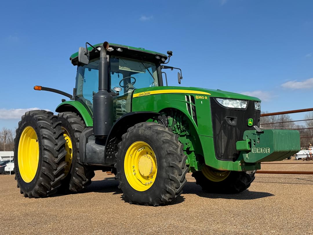 Image of John Deere 8260R Primary image