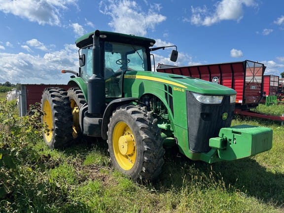 Main image John Deere 8260R