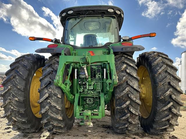 Image of John Deere 8260R equipment image 2