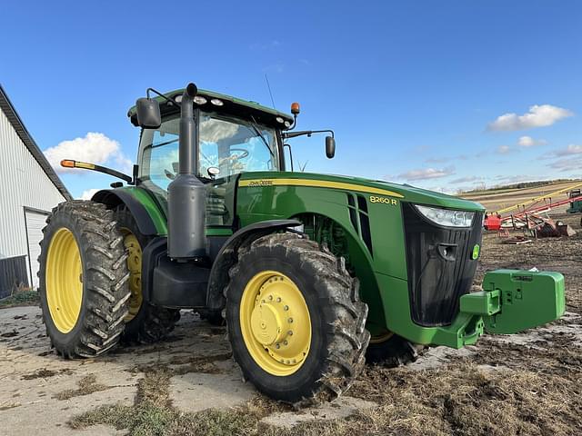 Image of John Deere 8260R equipment image 4