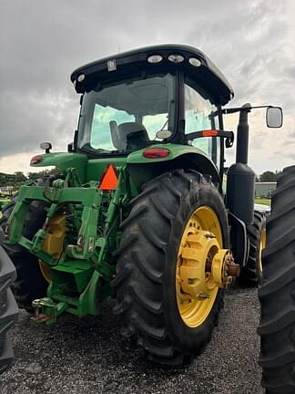 Image of John Deere 8260R equipment image 3