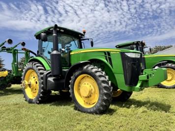Main image John Deere 8260R