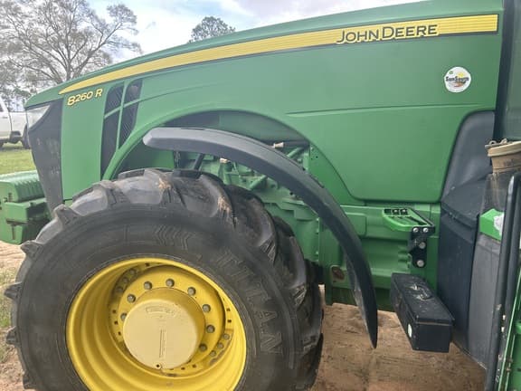 Image of John Deere 8260R equipment image 3