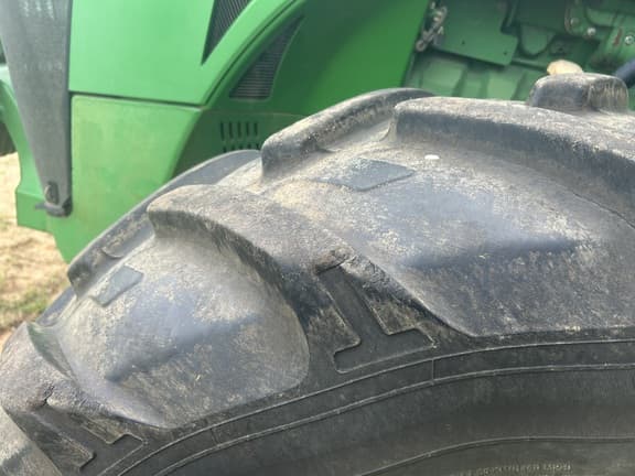 Image of John Deere 8260R equipment image 1