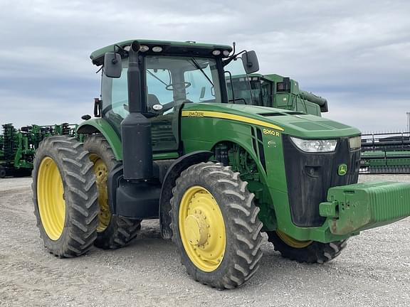 Image of John Deere 8260R Primary image