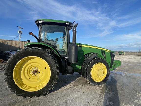 Image of John Deere 8260R equipment image 4