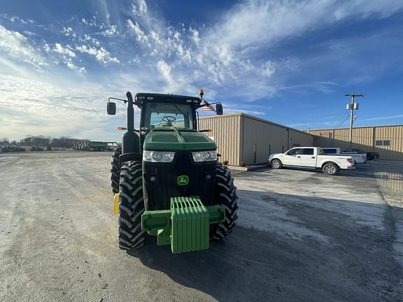 Image of John Deere 8260R equipment image 2