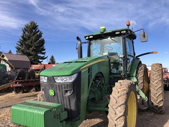 Image of John Deere 8260R equipment image 3