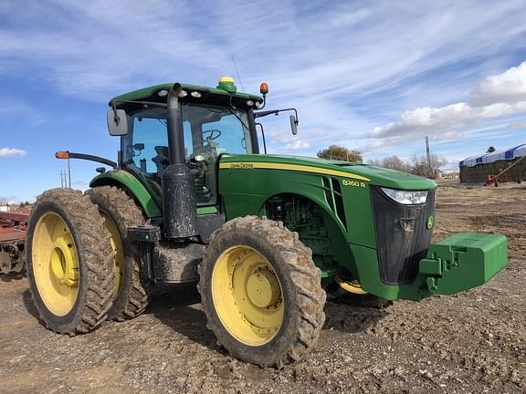 Image of John Deere 8260R Primary image