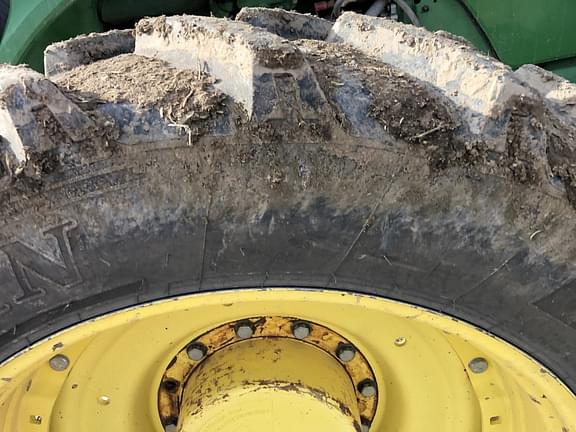 Image of John Deere 8260R equipment image 4